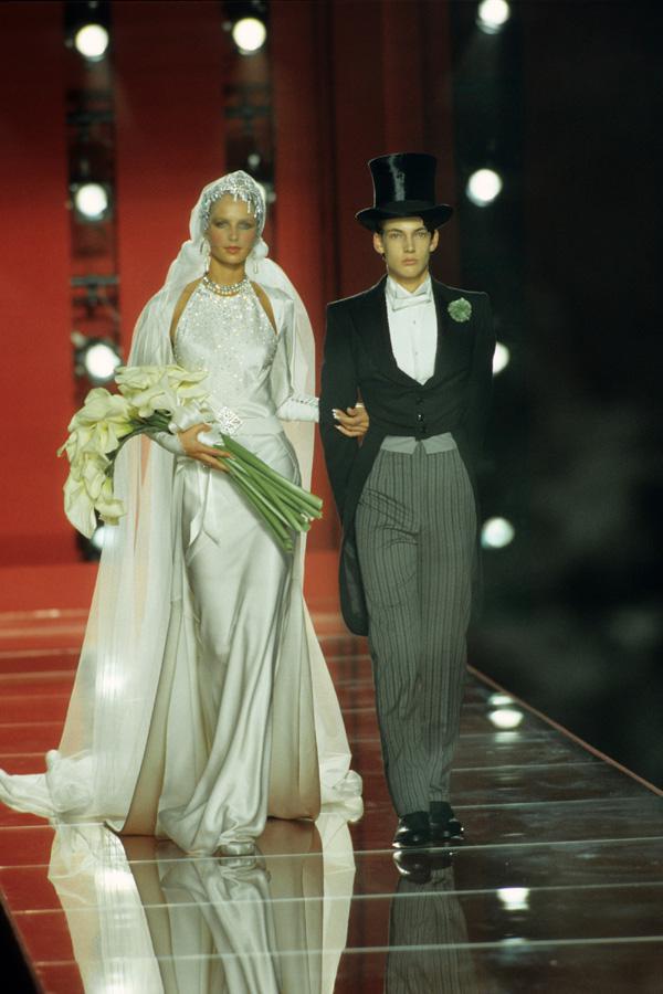 Christian Dior:   / 2000,  (2000,  )