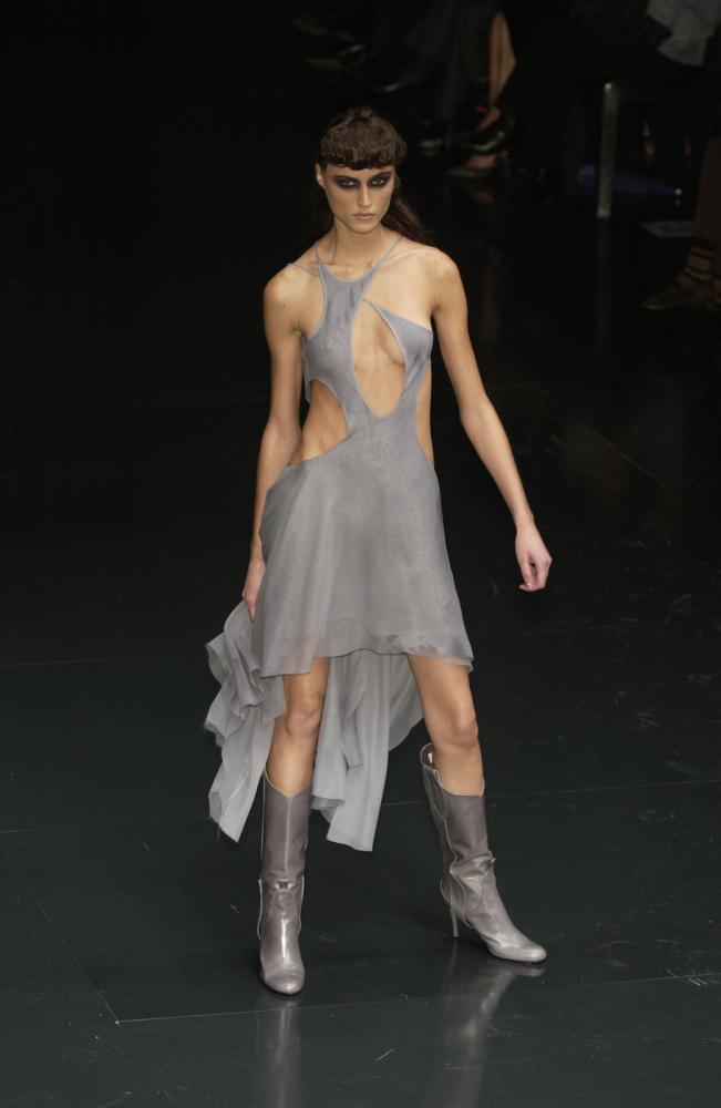 Alexander McQueen: �����/���� 2002, ����� - The Dance of the Twisted Bull (2002, ������ ������)