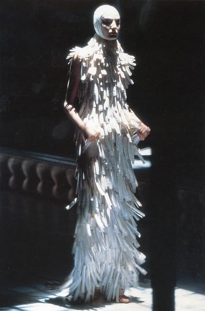 Alexander McQueen: �����/���� 2001, ����� - Voss (2001, ������ ������)