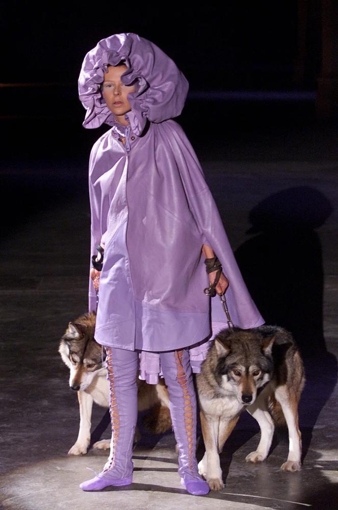 Alexander McQueen: �����/���� 2002, ����� - Supercalifragilistic (2002, ������ ������)