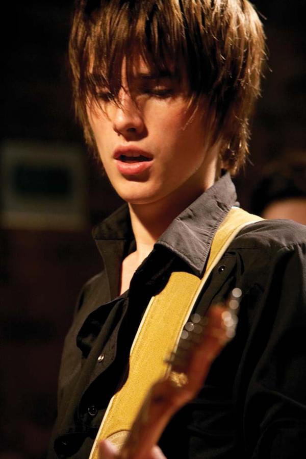 Рив Карни (Reeve Carney)