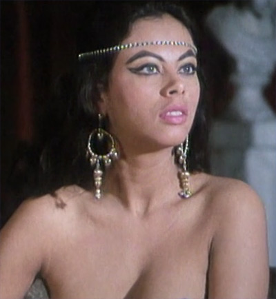 Орыс қожайын ер адамның аузына сисады