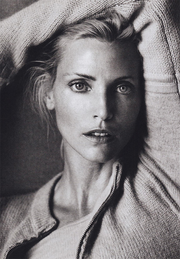 Қыздар жалаңаш бейнеленген