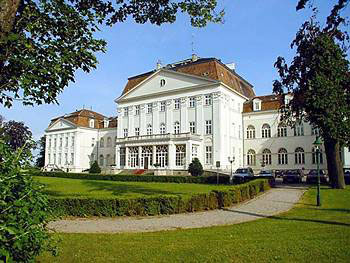  Austria Trend Schloss Wilhelminenberg