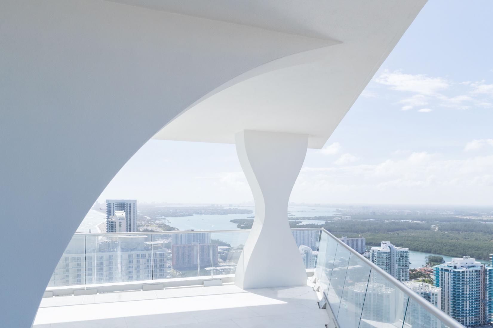 Джейд Сигнейчер, Санни Айлс Бич (Jade Signature)